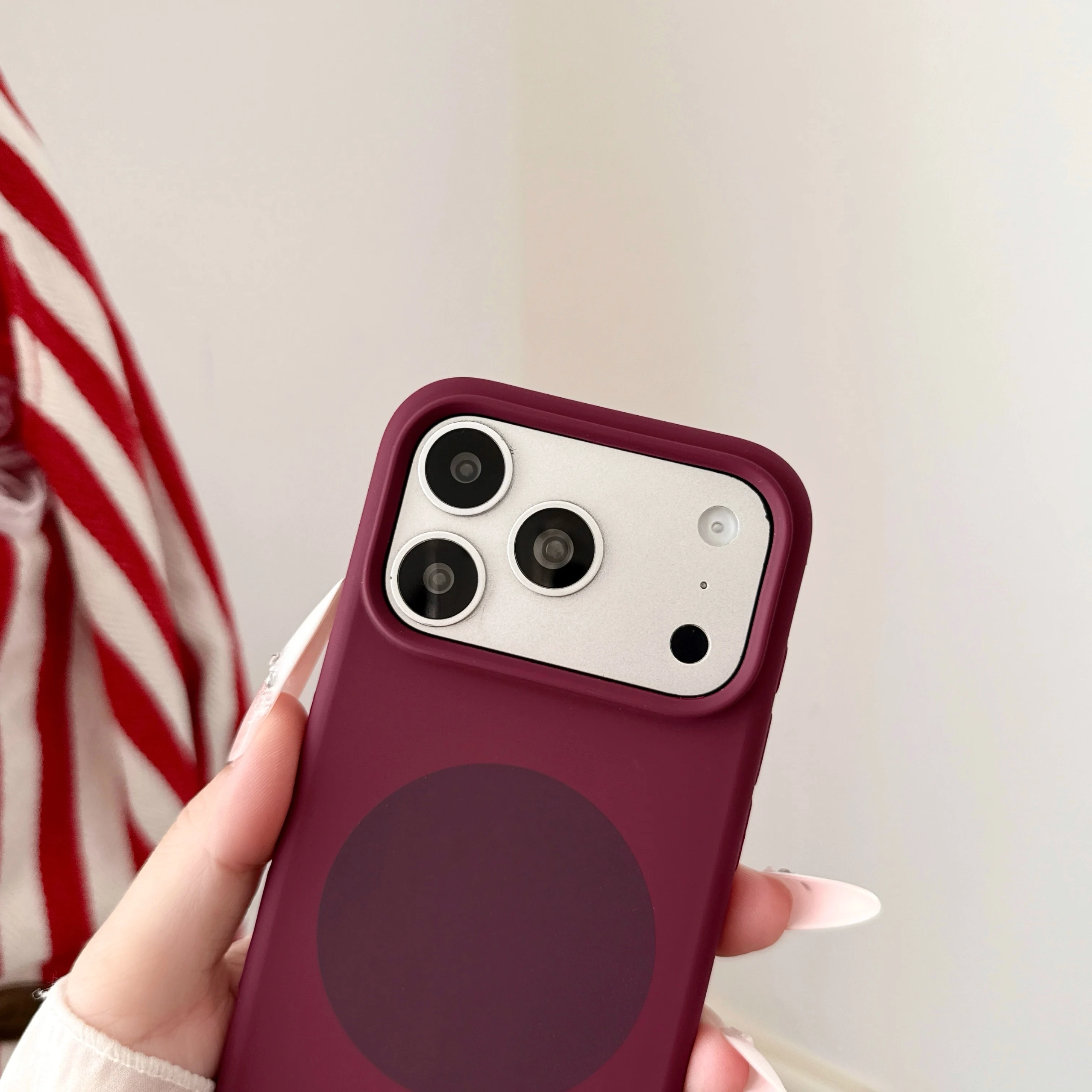 Modieuze, magnetische, draadlo - Liquid Silicone Magnetic Phone Case recensie en prijs